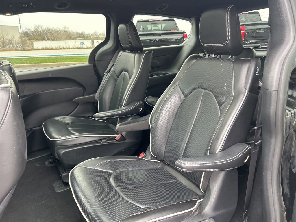 Used 2024 Chrysler Pacifica Premium image 36