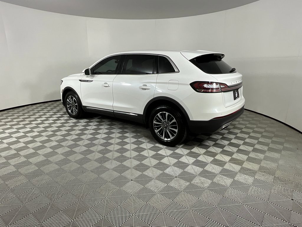 Used 2023 Lincoln Nautilus AWD image 3