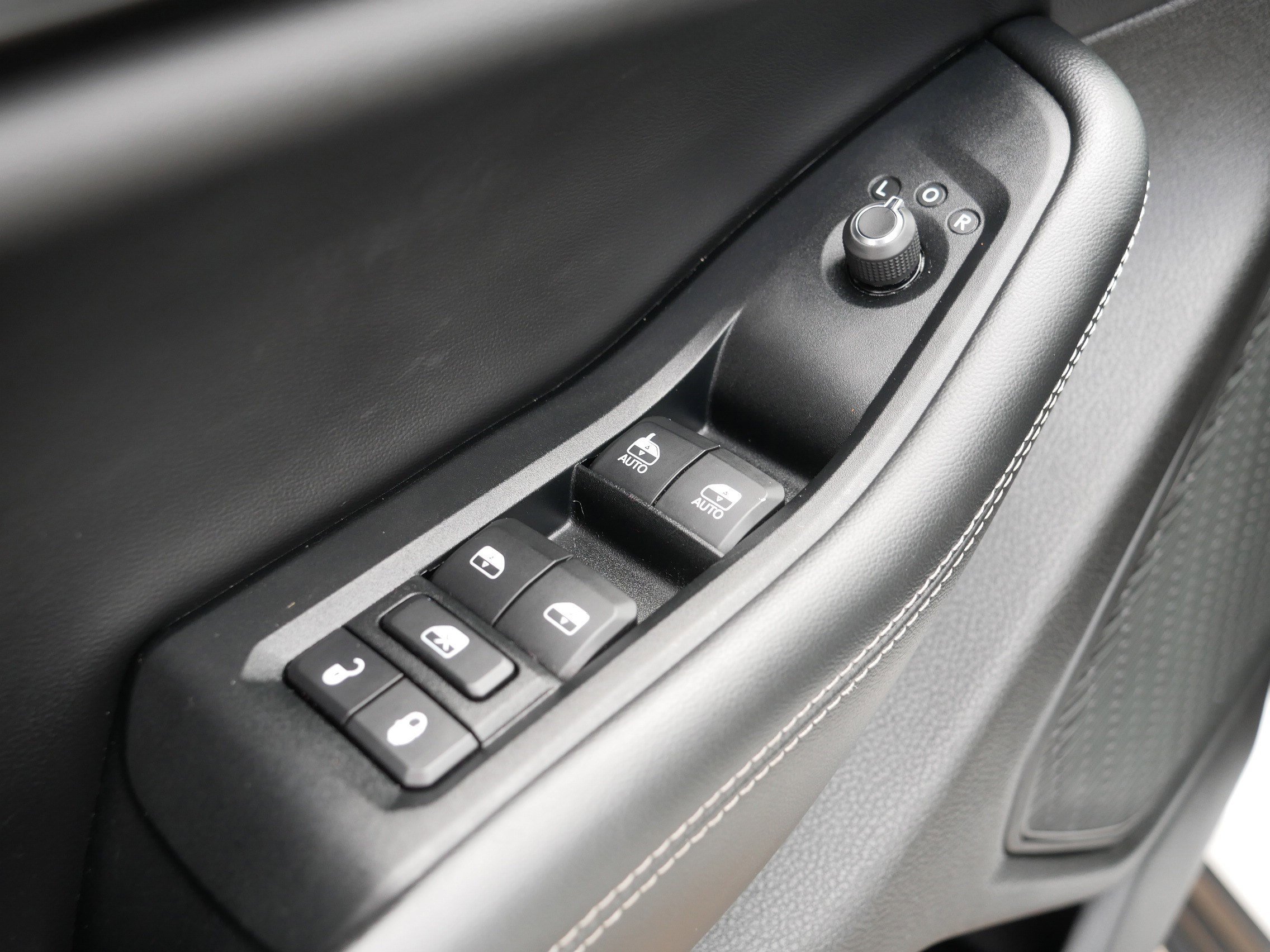 Used 2023 Jeep Grand Cherokee Laredo image 19