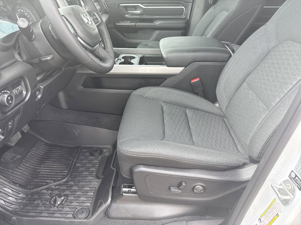 New 2026 RAM 1500 4x4 Crew Cab image 12