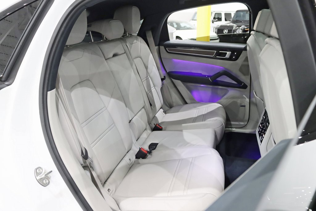 Used 2023 Porsche Cayenne Platinum Edition image 30