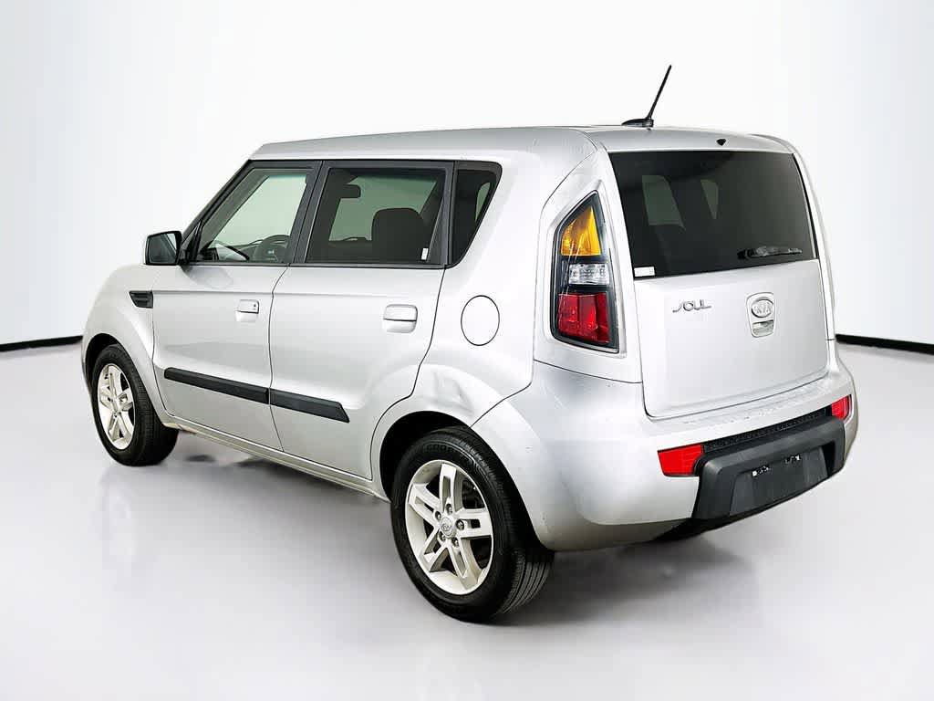 Used 2010 Kia Soul + w/ Audio Pkg FWD image 4