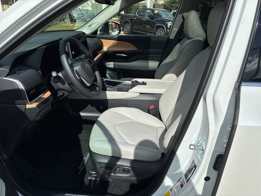New 2026 Toyota Grand Highlander Limited image 15