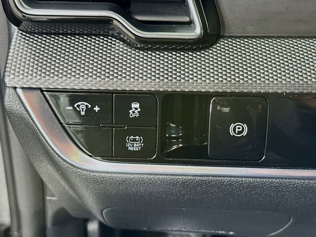 Used 2024 Kia Sportage LX image 18
