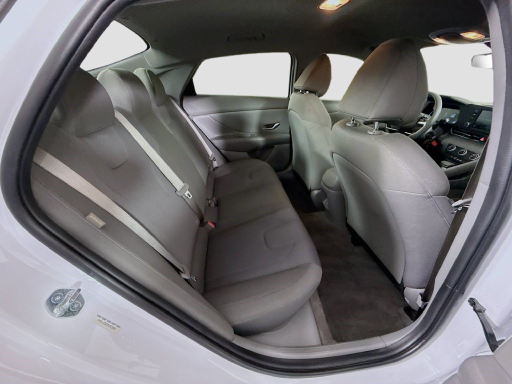 Used 2025 Hyundai Elantra SE FWD image 25