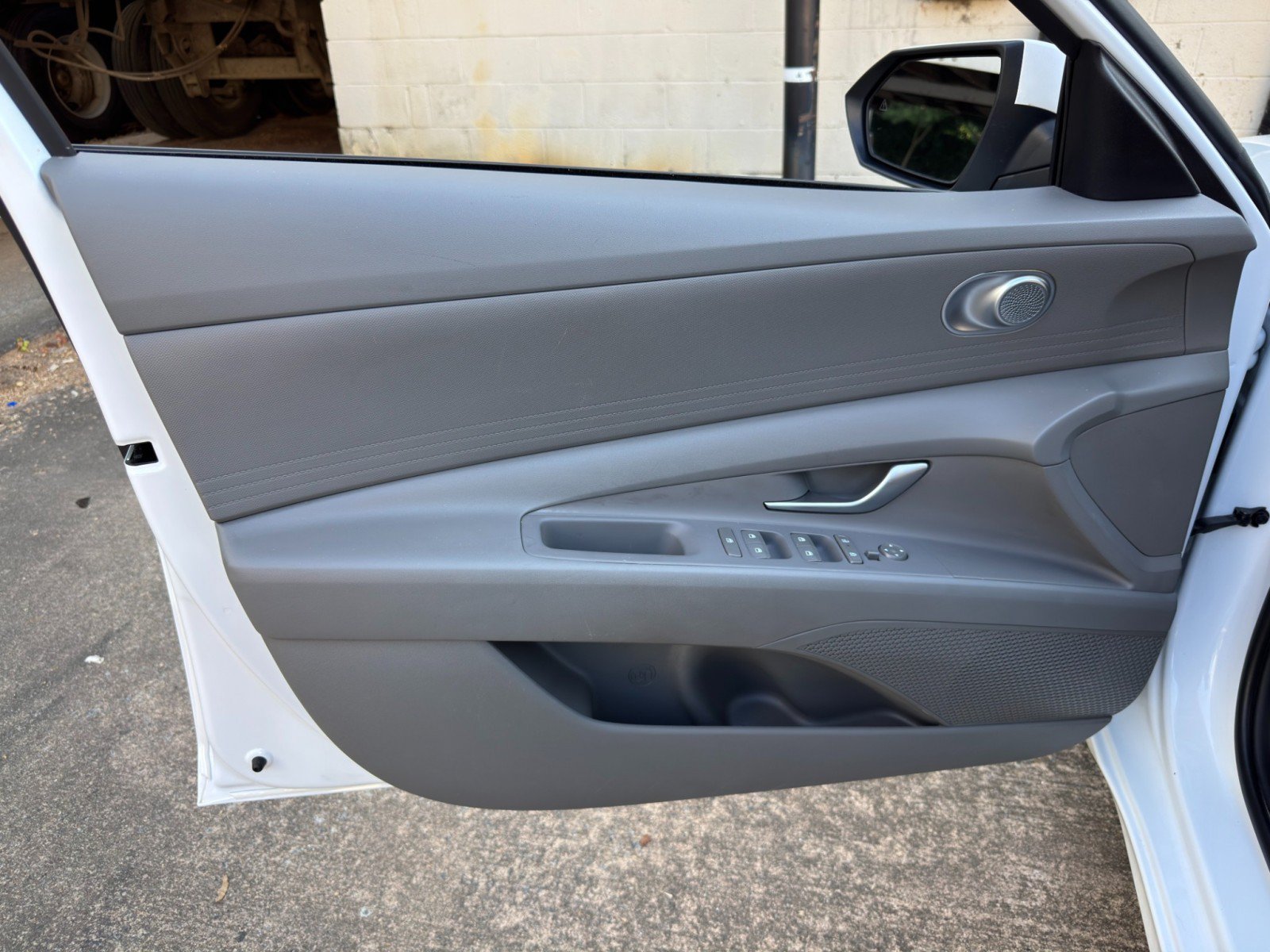 Used 2025 Hyundai Elantra Hybrid FWD image 34