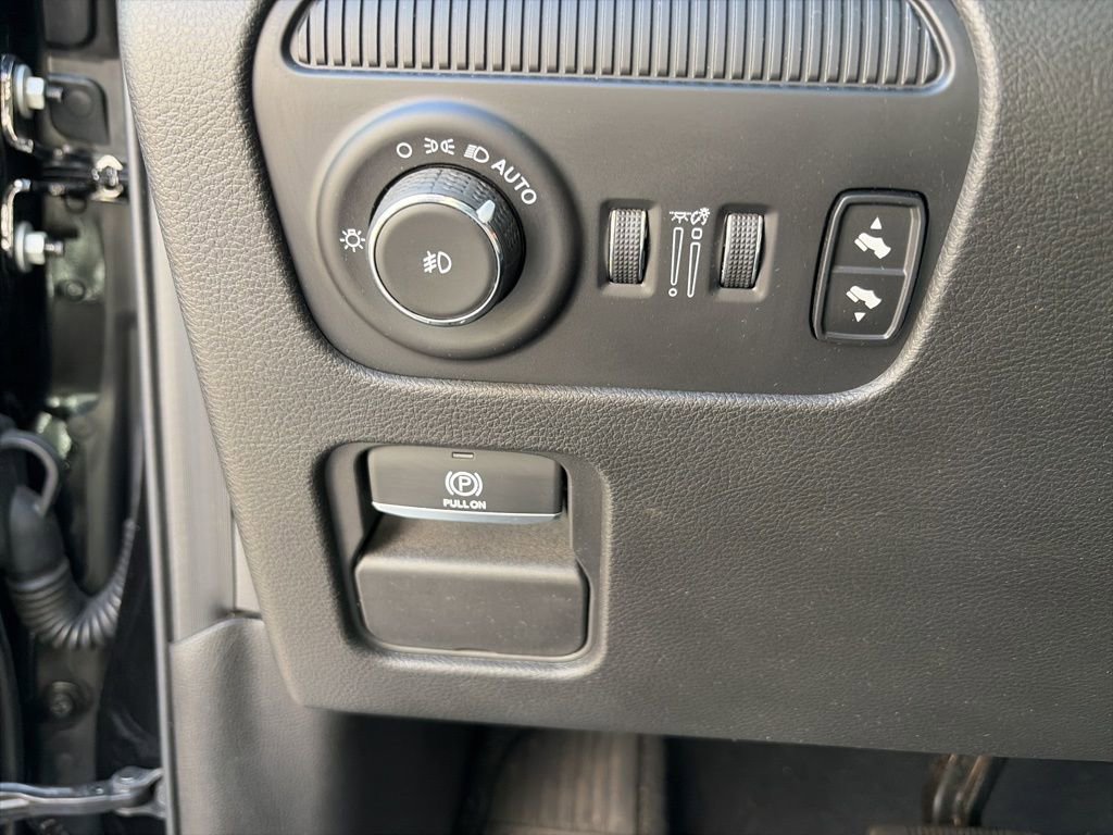 Used 2023 Jeep Wagoneer 4WD w/ Premium Group I image 16