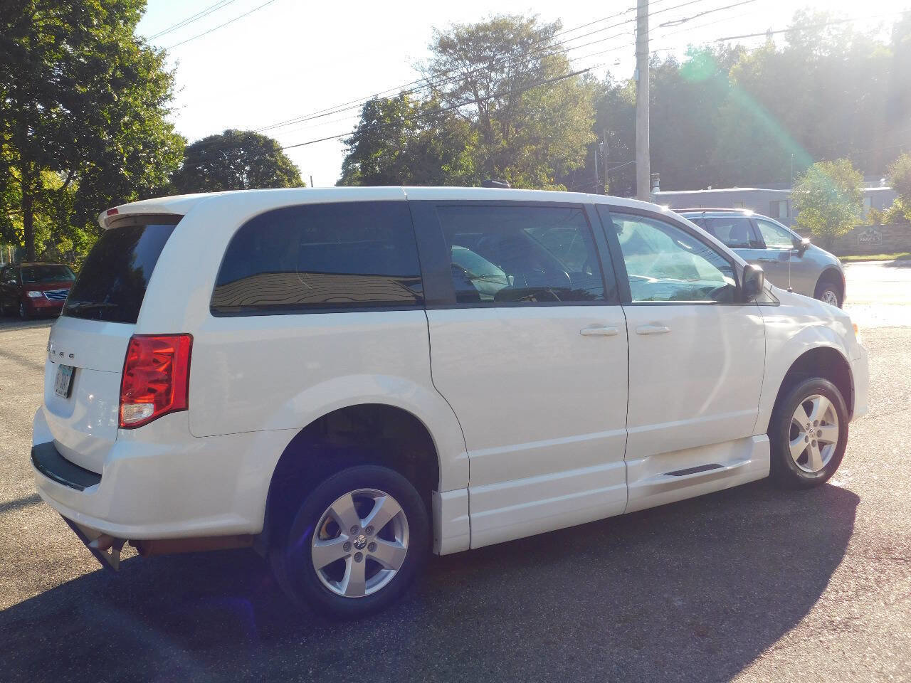 Used 2018 Dodge Grand Caravan SE image 16