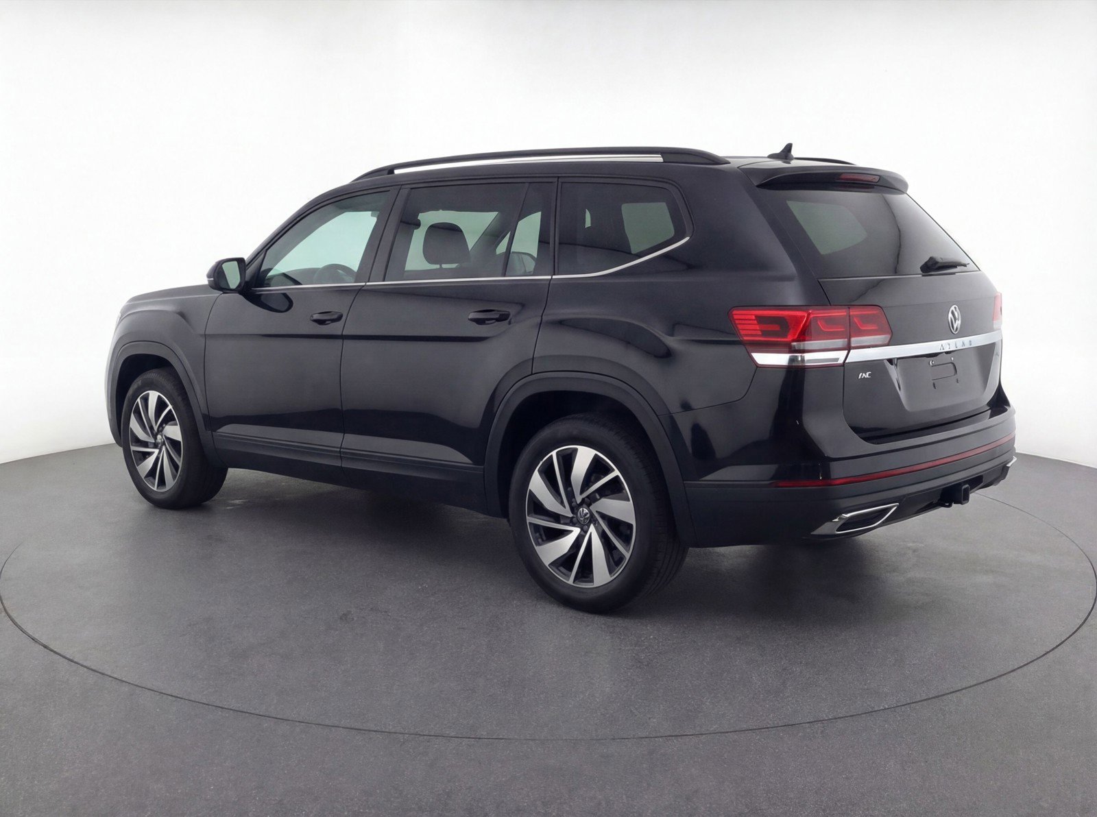 Used 2024 Volkswagen Atlas SE image 6