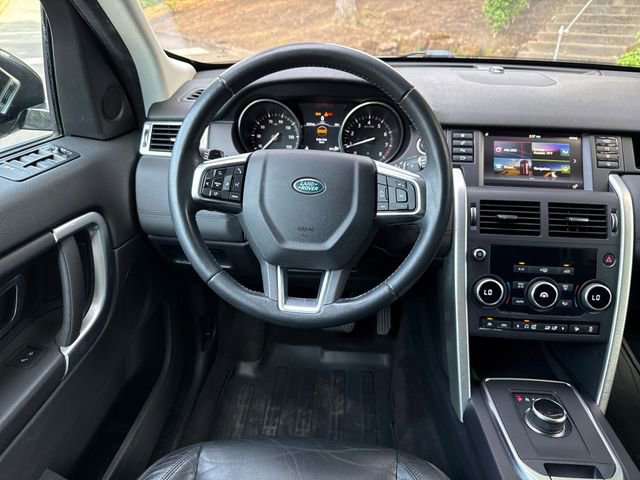 Used 2017 Land Rover Discovery Sport SE image 13
