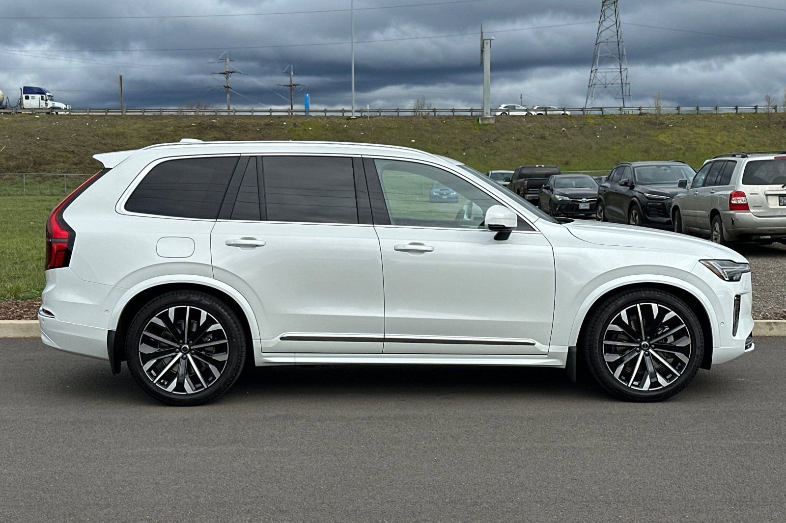 New 2026 Volvo XC90 B6 Ultra w/ Lounge Package image 2