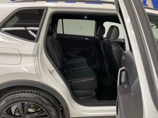 Used 2024 Volkswagen Tiguan SE R-Line AWD/4WD image 9