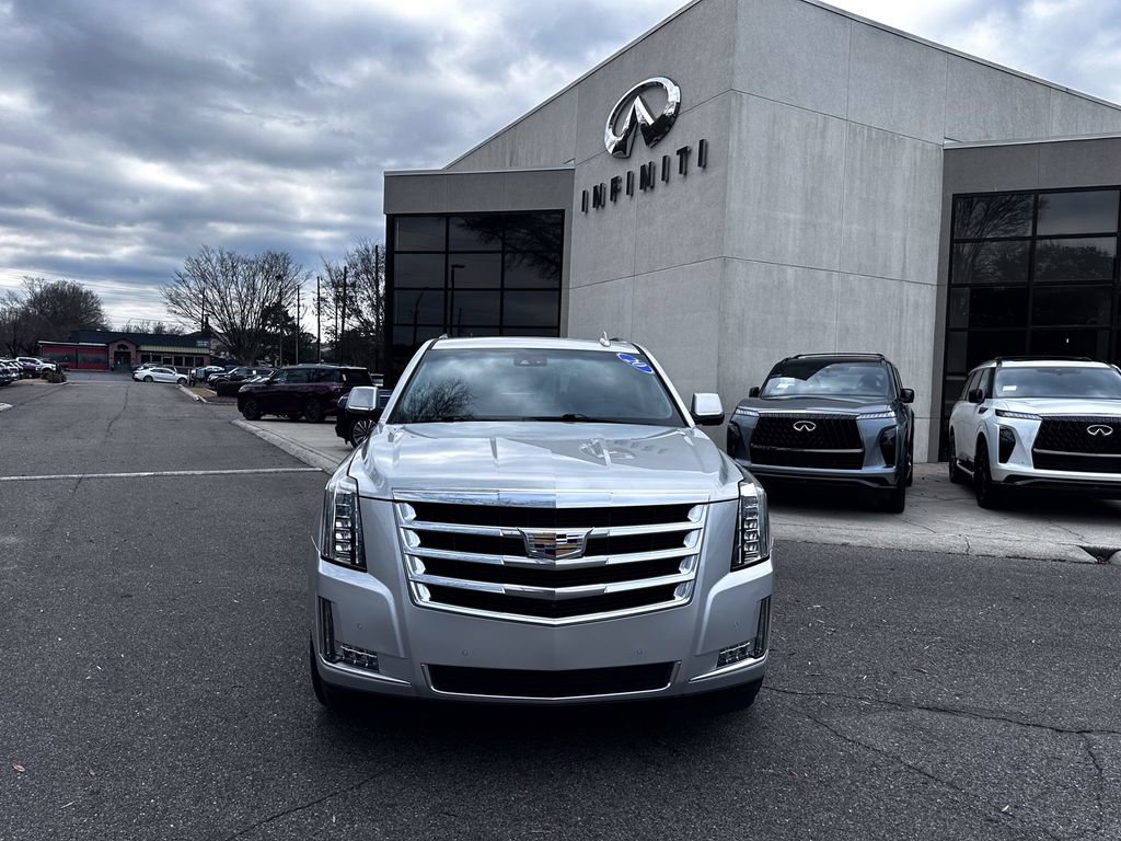 Used 2020 Cadillac Escalade Luxury image 3