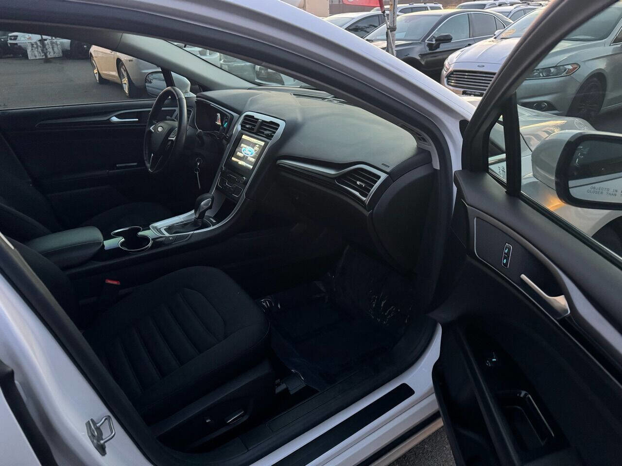 Used 2016 Ford Fusion SE image 15