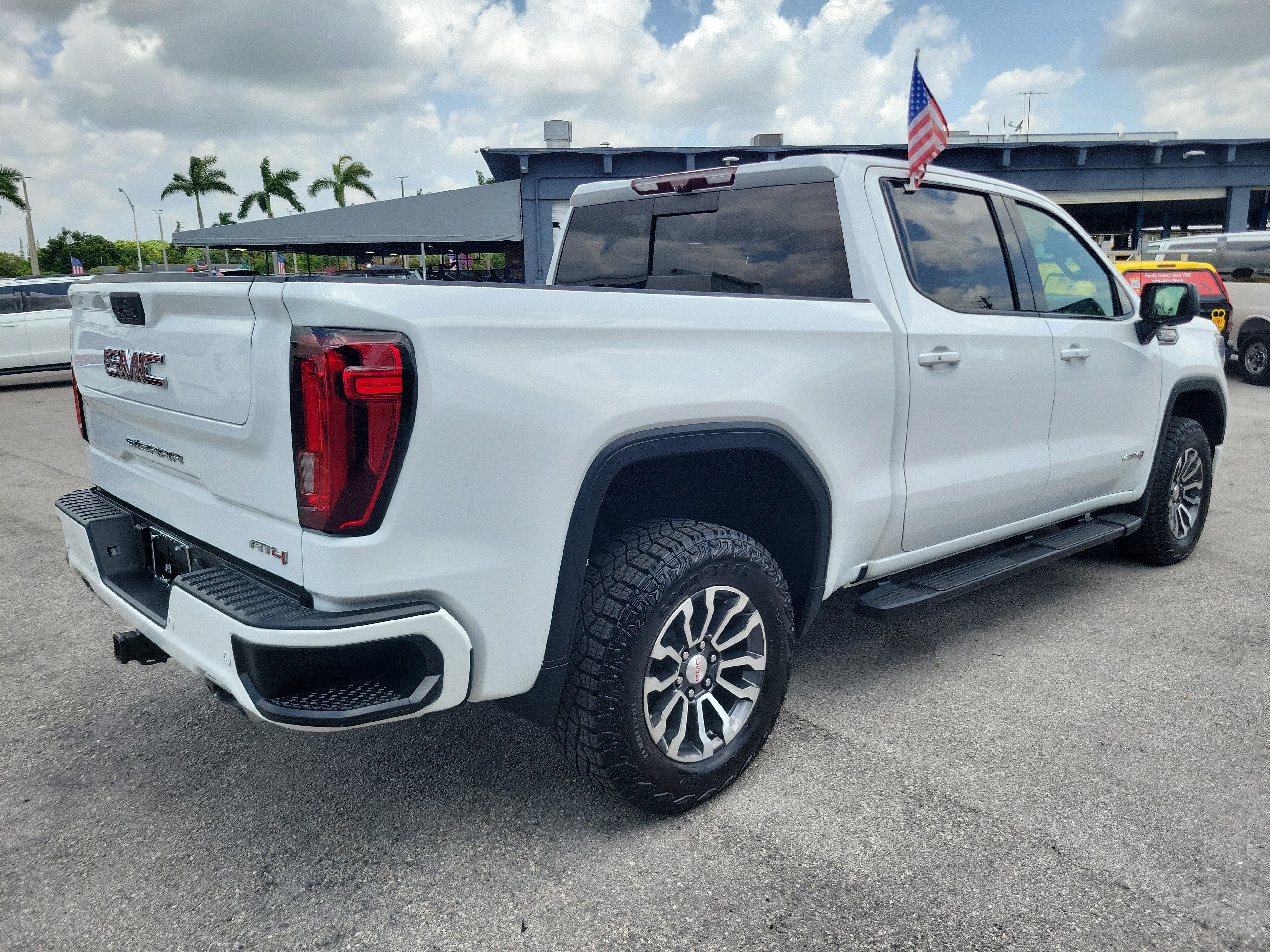Used 2020 GMC Sierra 1500 AT4 w/ AT4 Premium Package AWD/4WD image 5