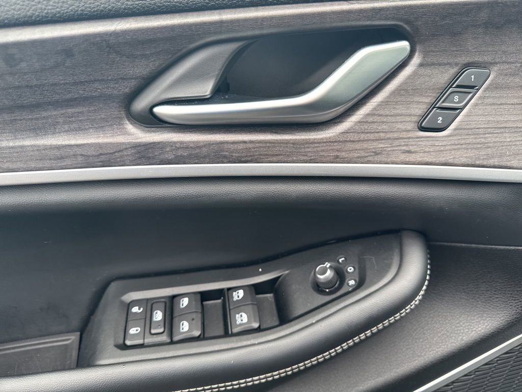 Used 2023 Jeep Grand Cherokee 4WD 4xe image 17