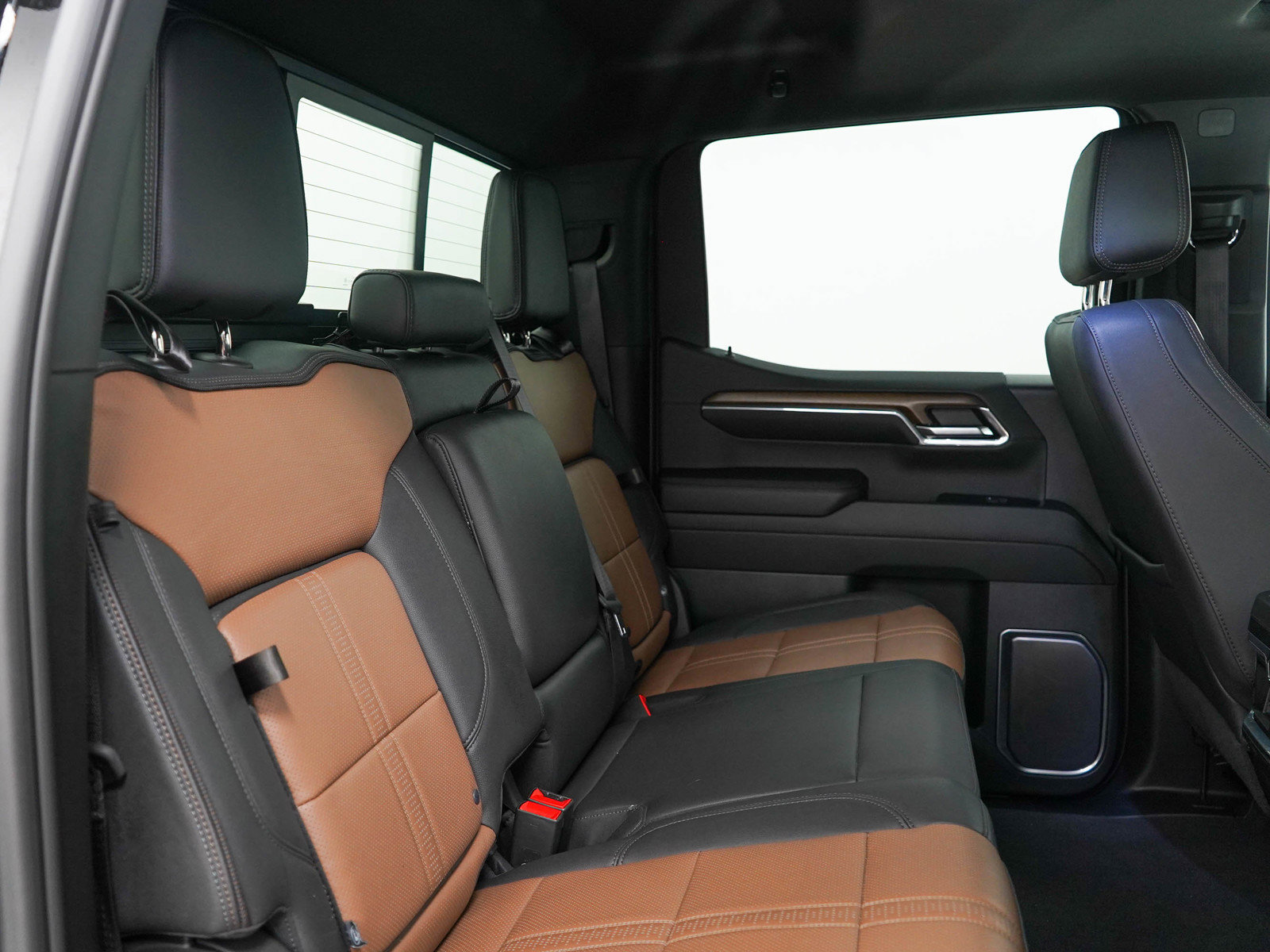 Used 2024 Chevrolet Silverado 1500 High Country w/ High Country Premium Package AWD/4WD image 13