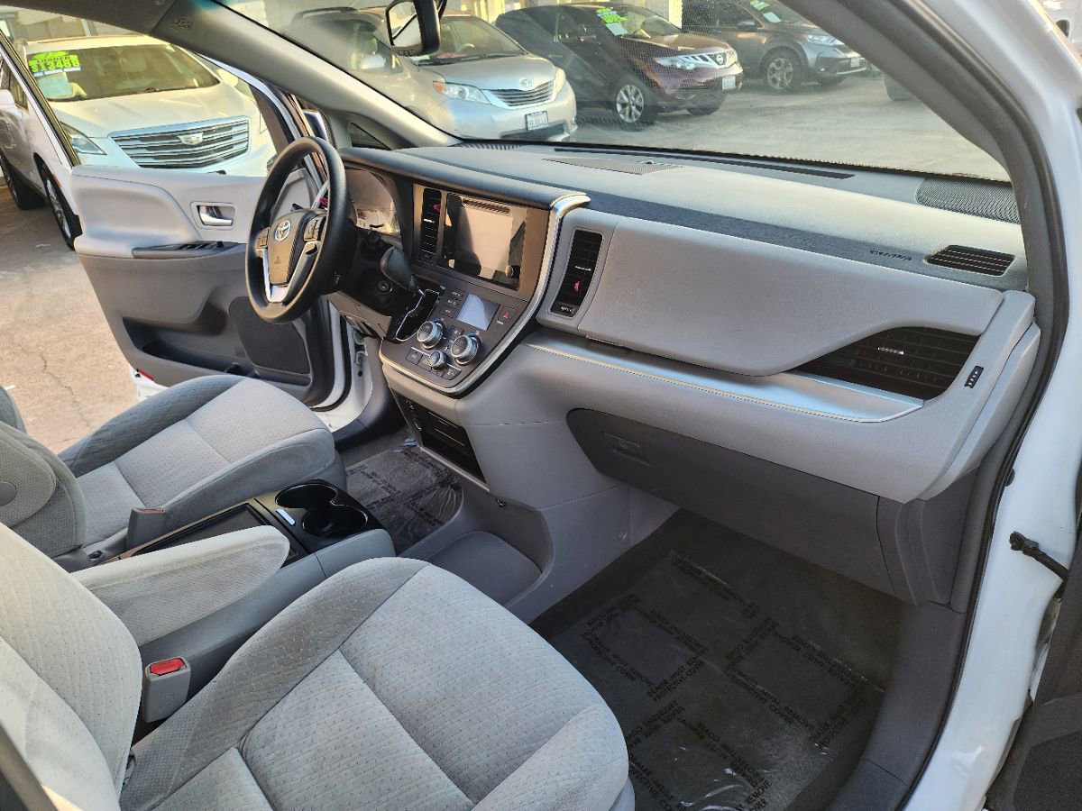 Used 2015 Toyota Sienna LE FWD image 12