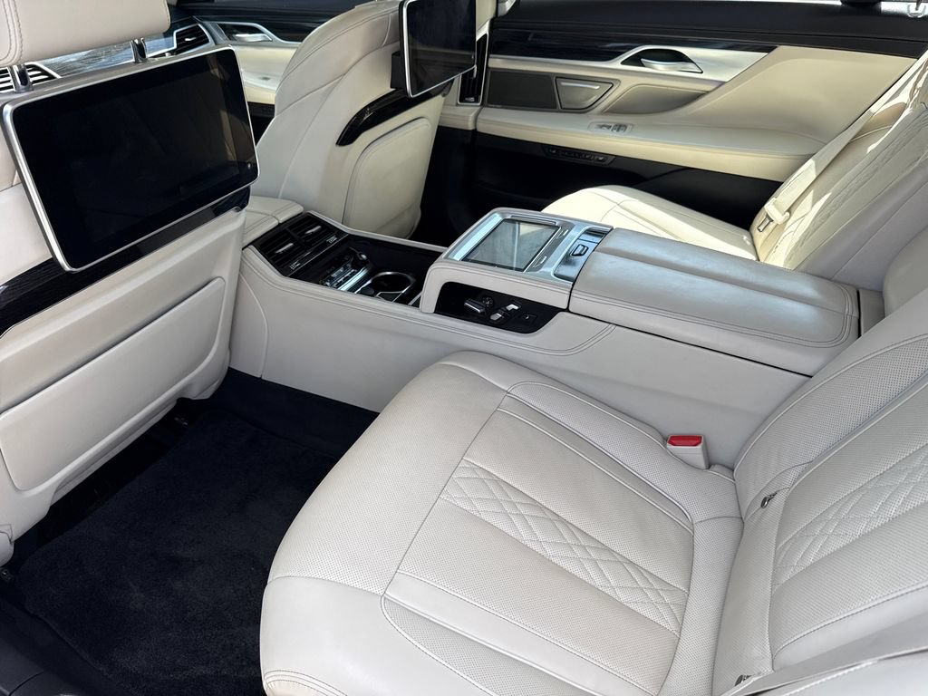 Used 2022 BMW 750Li xDrive AWD/4WD image 18