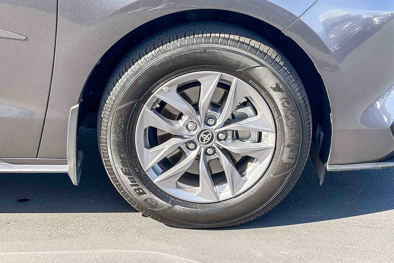 Used 2024 Toyota Sienna LE image 9