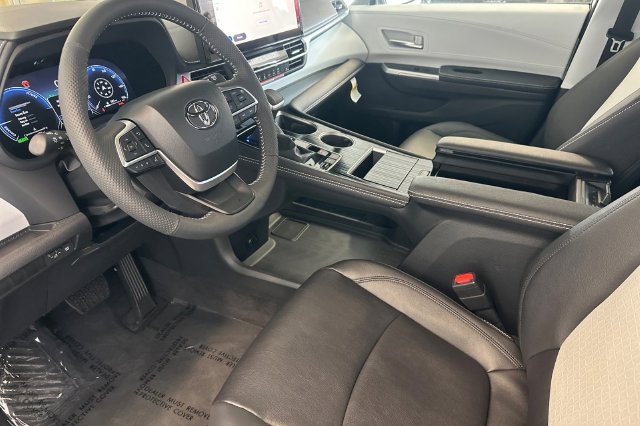 Certified 2026 Toyota Sienna XSE AWD/4WD image 13