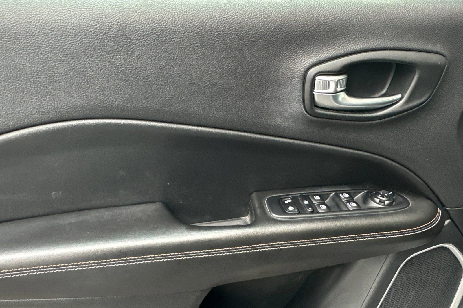 Used 2020 Jeep Compass Latitude image 11