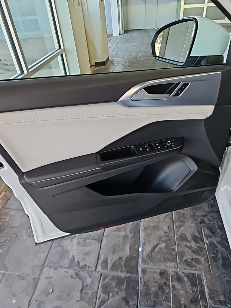 New 2026 Volkswagen Taos SE image 25