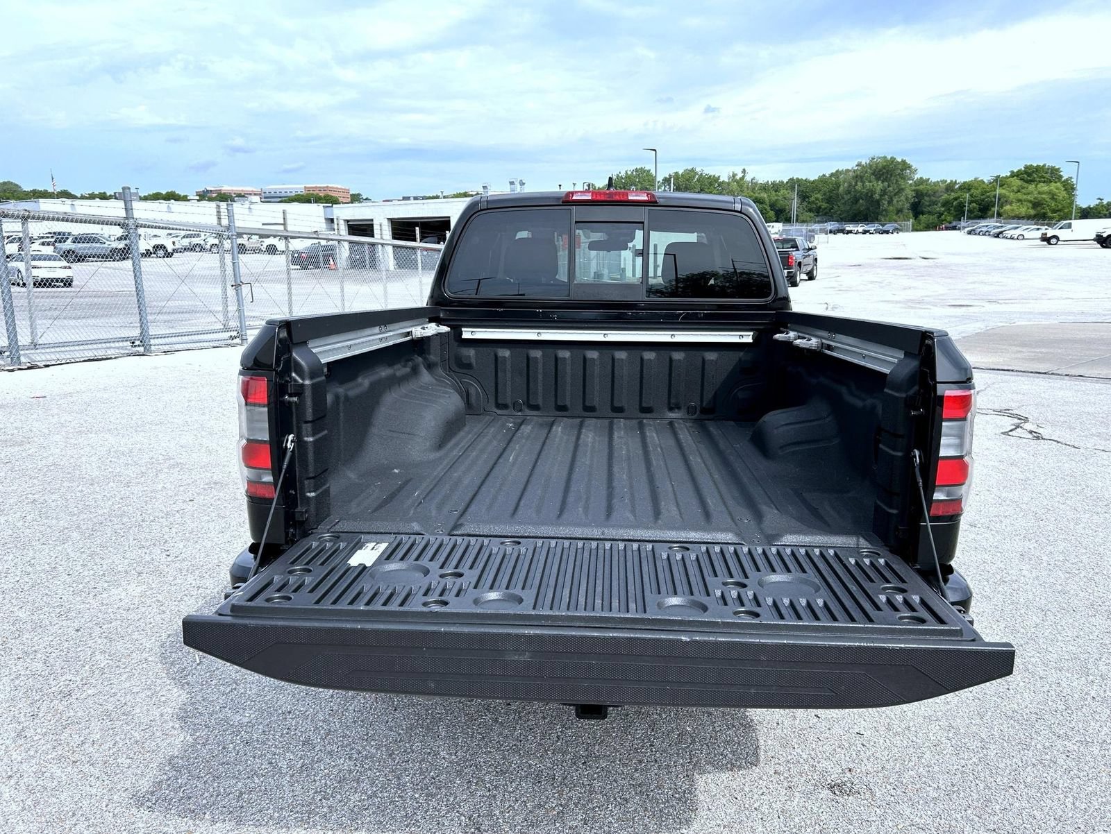 Used 2022 Nissan Frontier SV AWD/4WD image 22