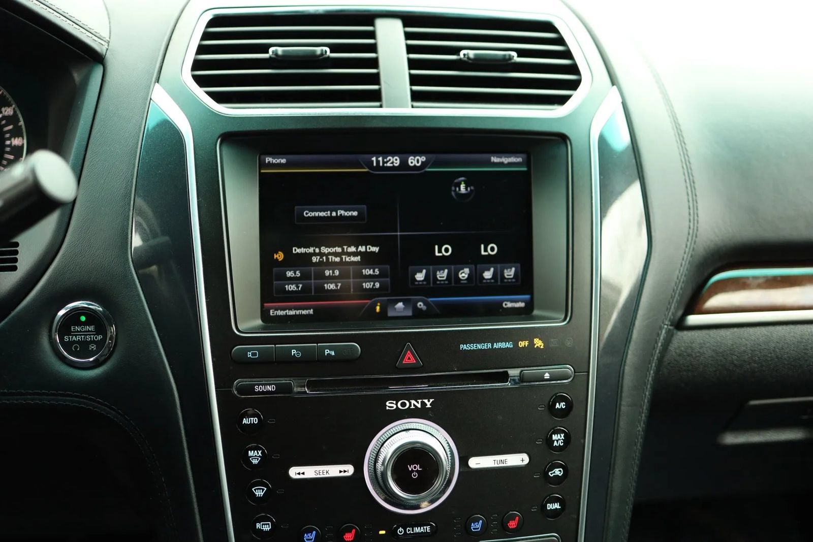 Used 2016 Ford Explorer Platinum AWD/4WD image 22