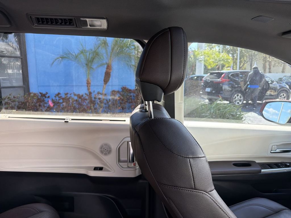 Used 2024 Toyota Sienna Platinum image 14