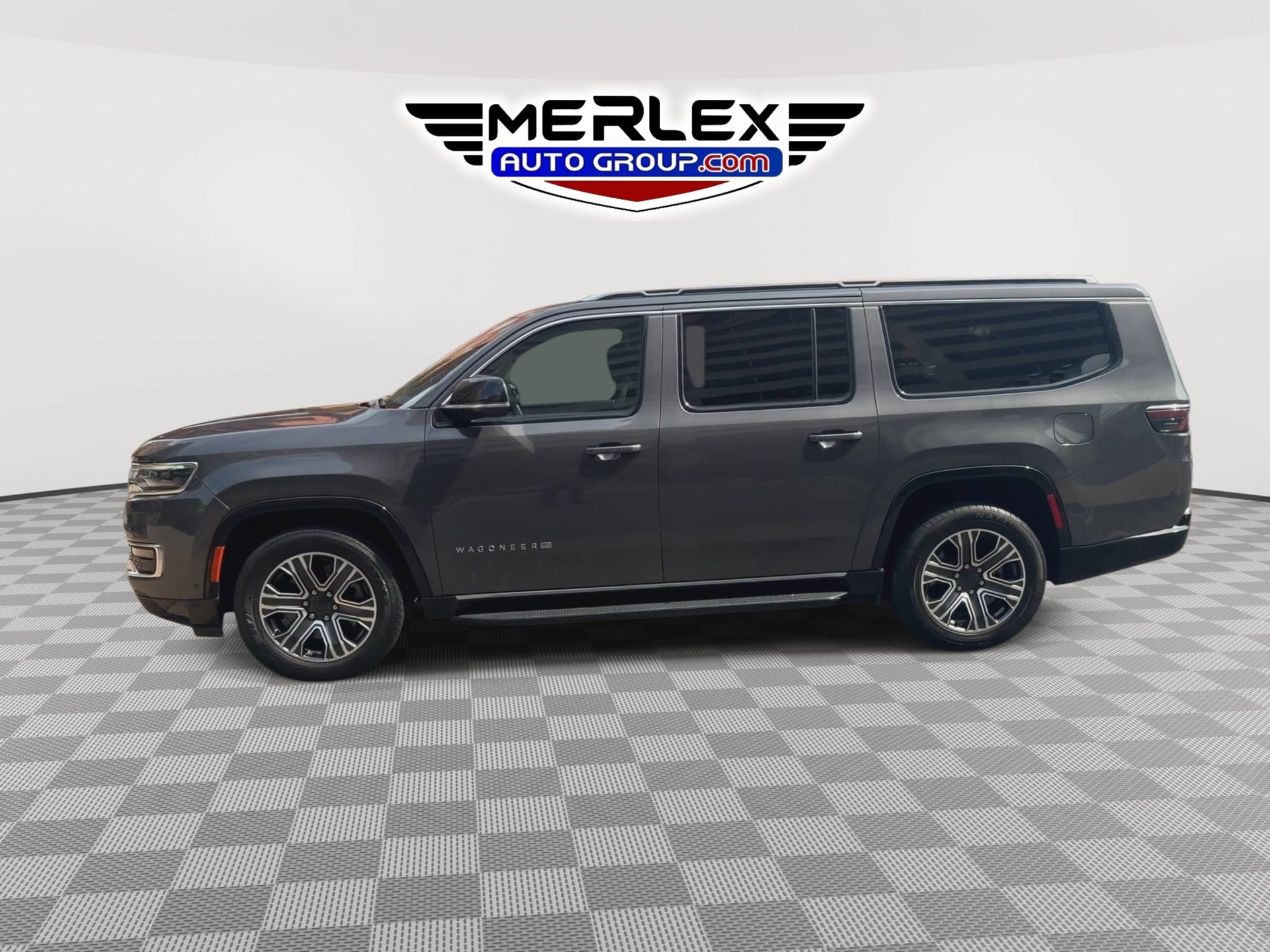 Used 2024 Jeep Wagoneer L Series II w/ Flexible Seating Group AWD/4WD image 5