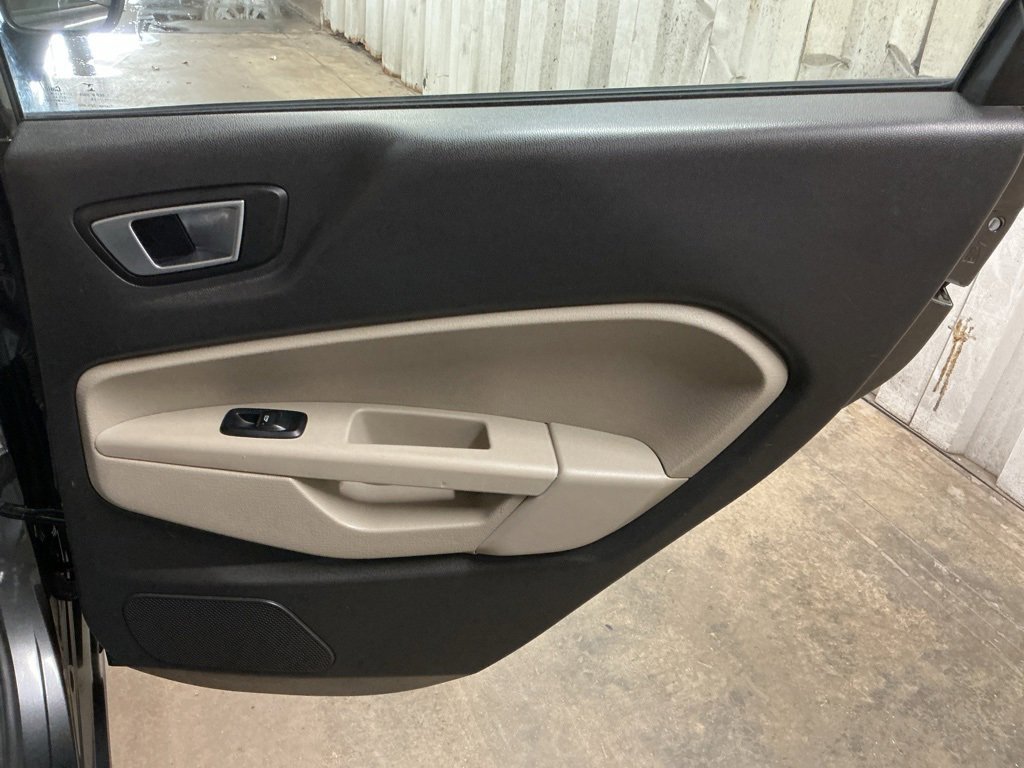 Used 2016 Ford Fiesta SE image 23