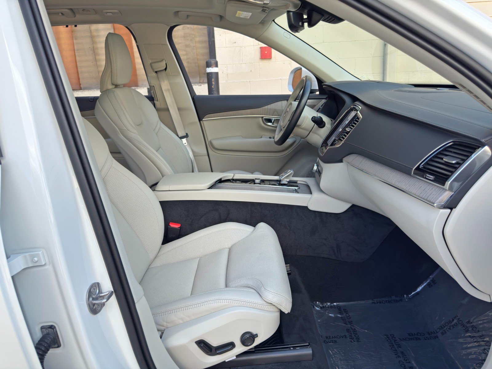 Used 2025 Volvo XC90 T8 Ultra w/ Protection Package Premier AWD/4WD image 17