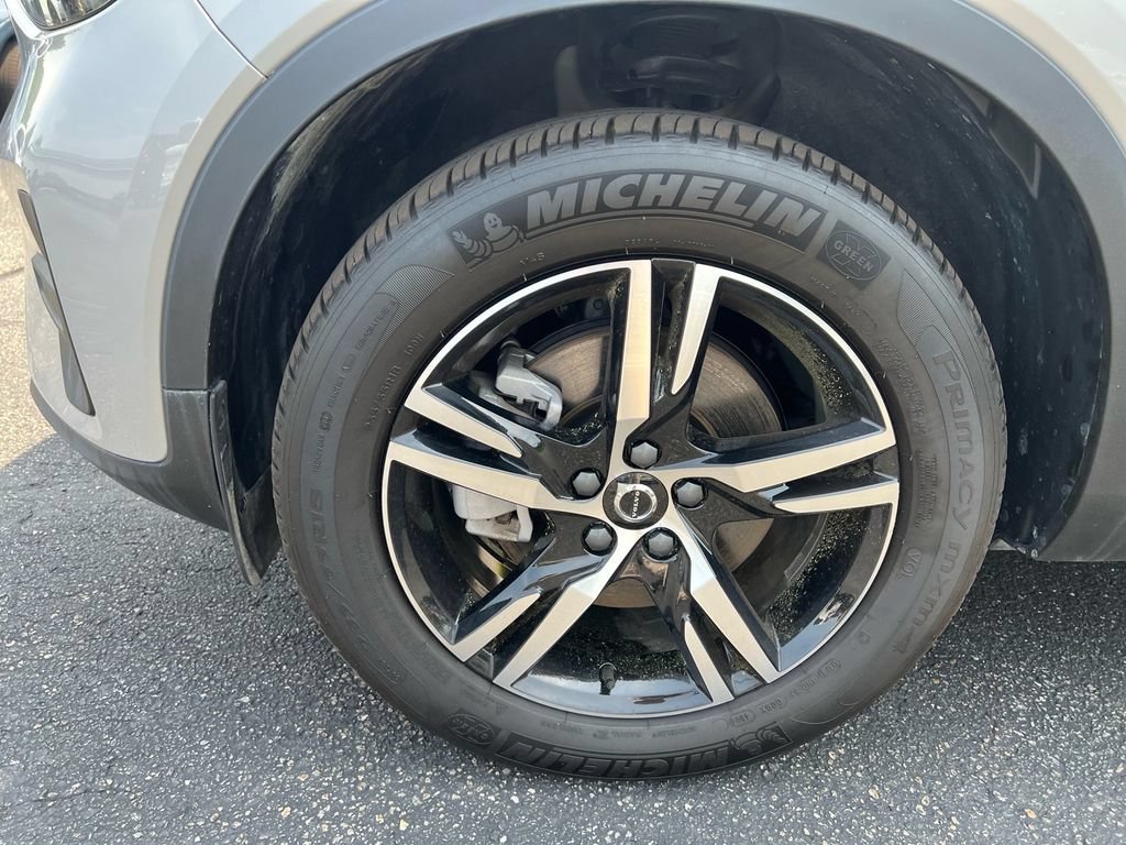 Certified 2025 Volvo XC40 B5 Core AWD/4WD image 9