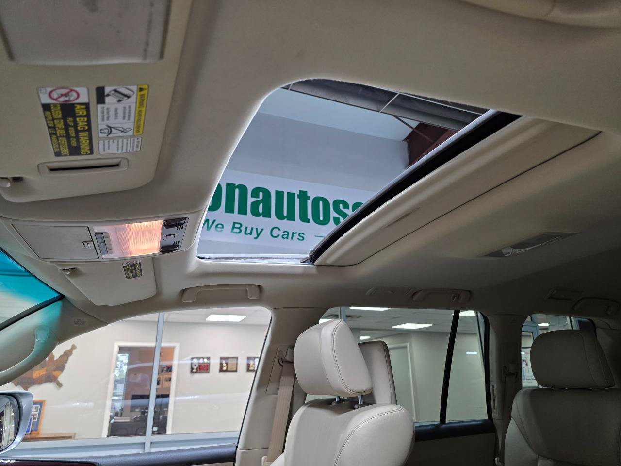 Used 2013 Lexus LX 570 4WD w/ Luxury Pkg w/Pre-crash image 49