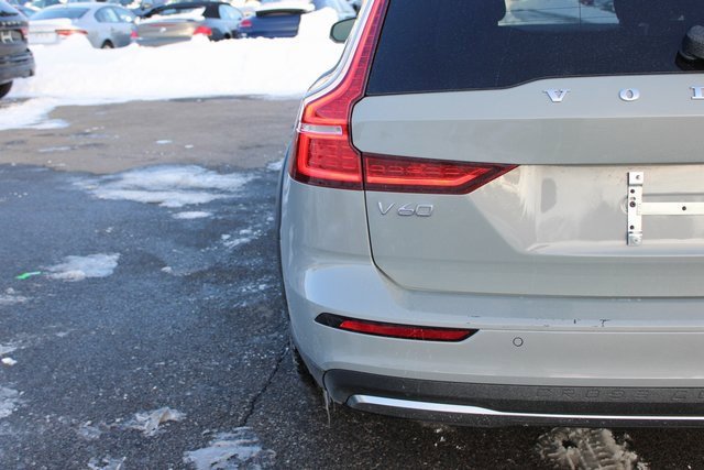 Used 2025 Volvo V60 B5 Cross Country Plus image 44