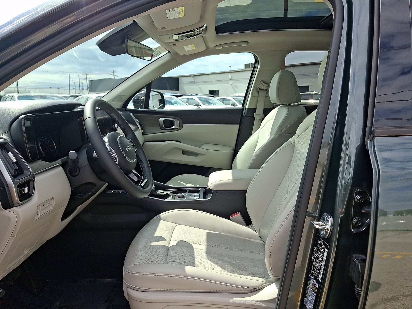 Used 2023 Kia Sorento S w/ Panoramic Sunroof Package AWD/4WD image 13