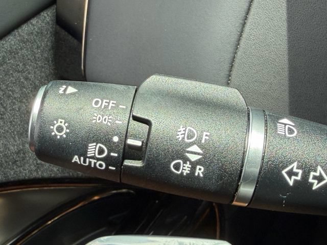 Used 2025 Land Rover Range Rover Sport SE AWD/4WD image 32