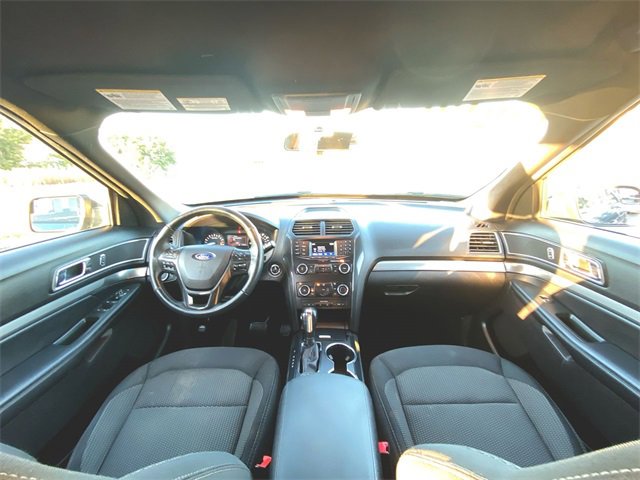 Used 2019 Ford Explorer XLT image 19