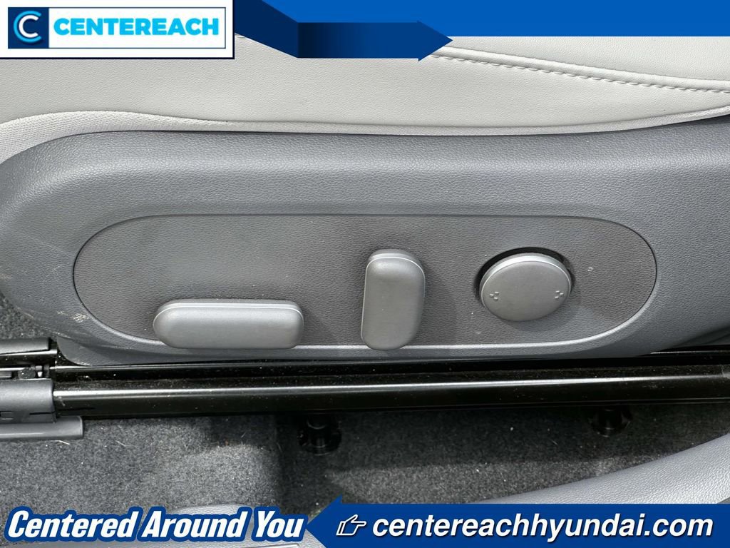 Used 2024 Hyundai Kona Limited AWD/4WD image 16
