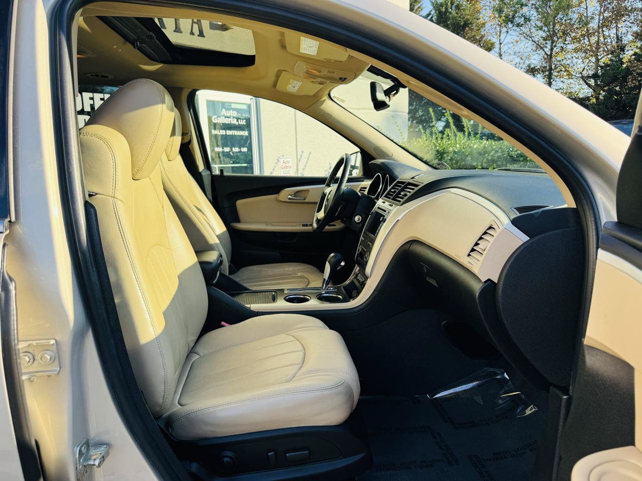 Used 2011 Chevrolet Traverse LTZ AWD/4WD image 25