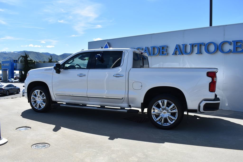 Certified 2024 Chevrolet Silverado 1500 High Country w/ Technology Package AWD/4WD image 5