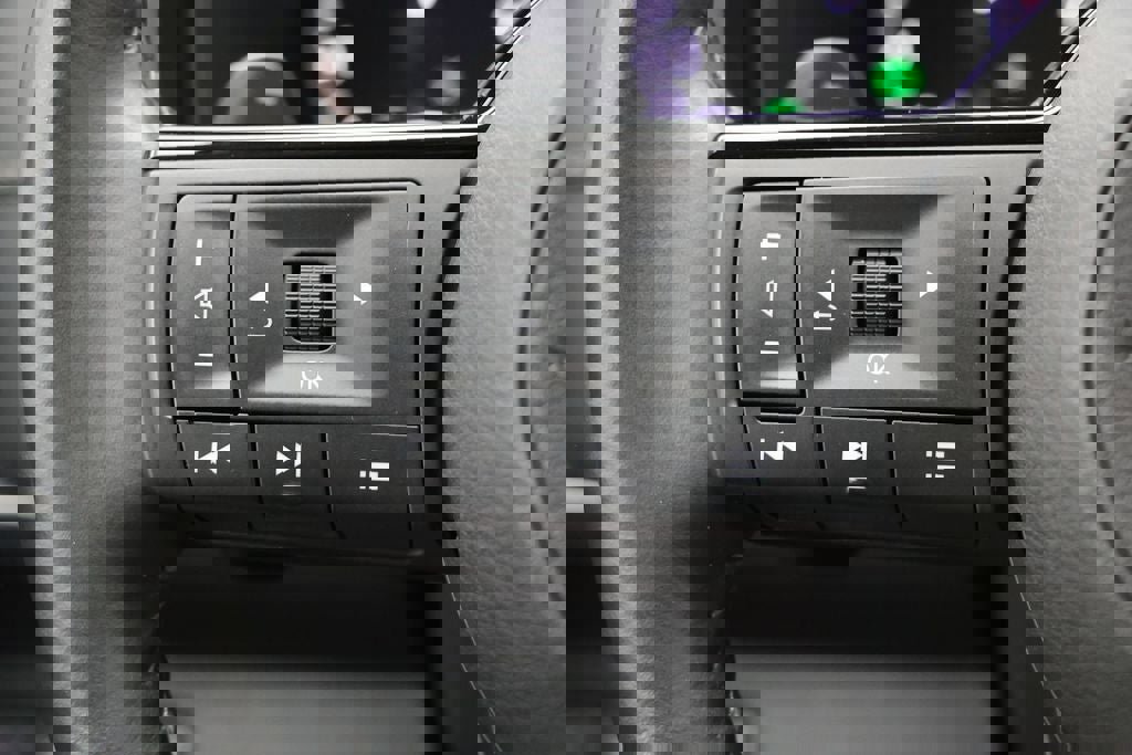 Used 2023 Nissan Pathfinder SL w/ Cargo Package AWD/4WD image 17