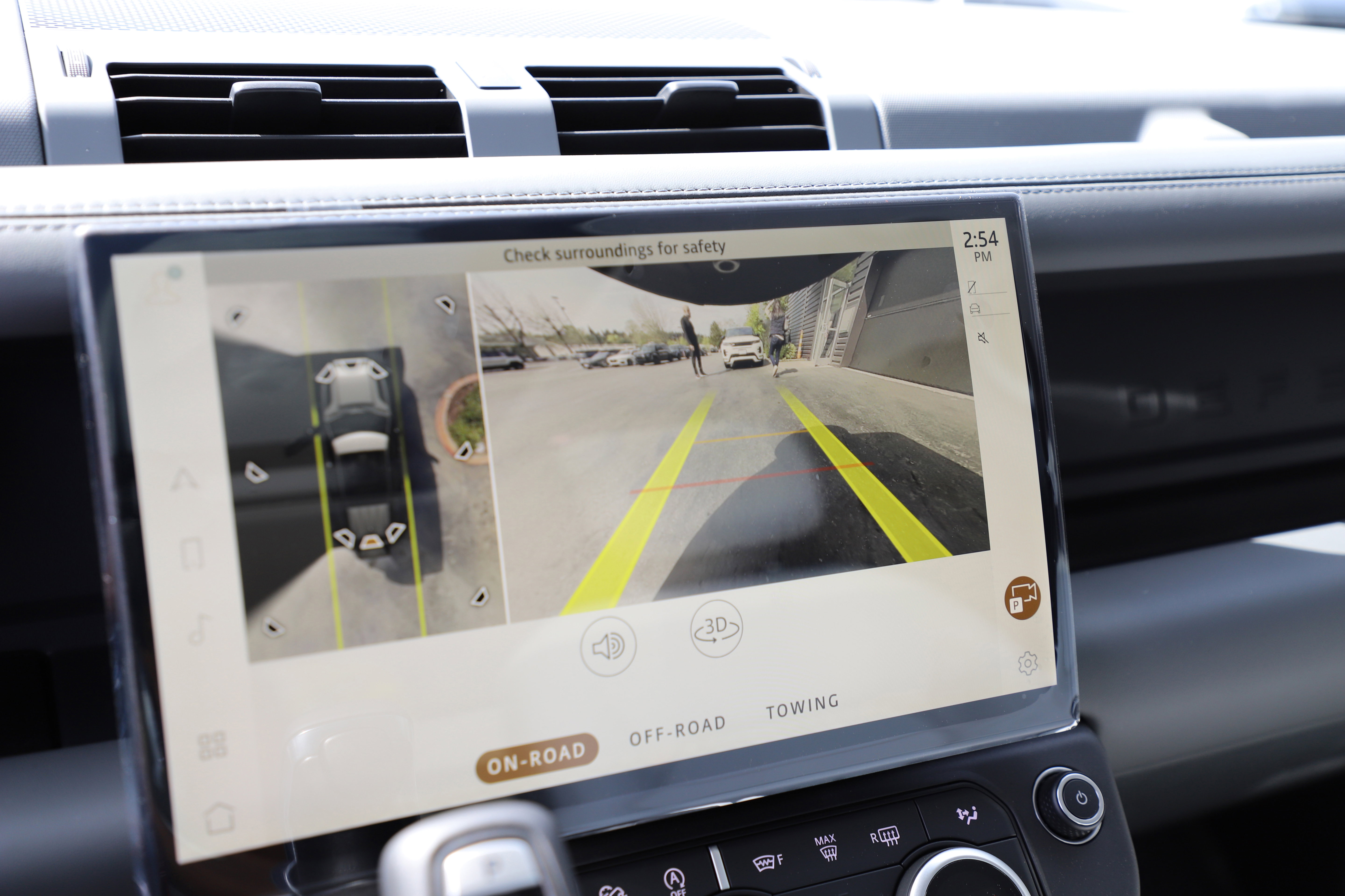 New 2026 Land Rover Defender 110 X-Dynamic SE image 25