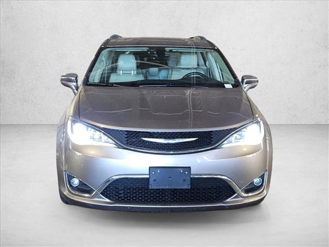 Used 2017 Chrysler Pacifica Limited w/ UConnect Theater Package FWD image 2