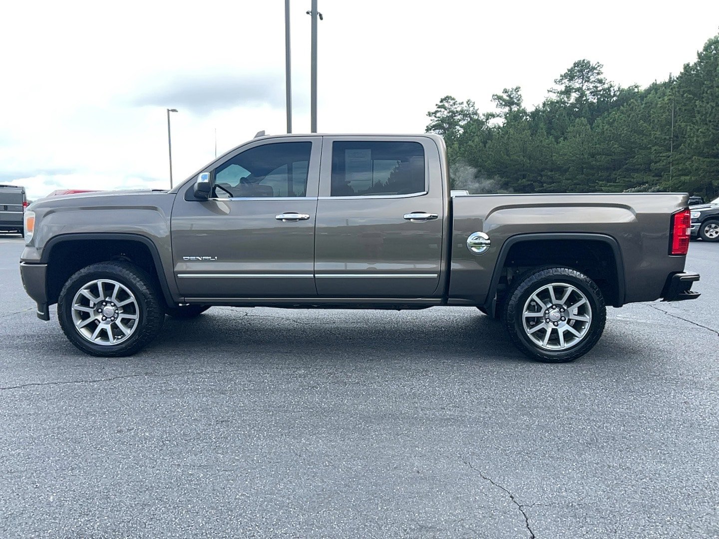 Used 2015 GMC Sierra 1500 Denali w/ Driver Alert Package AWD/4WD image 8