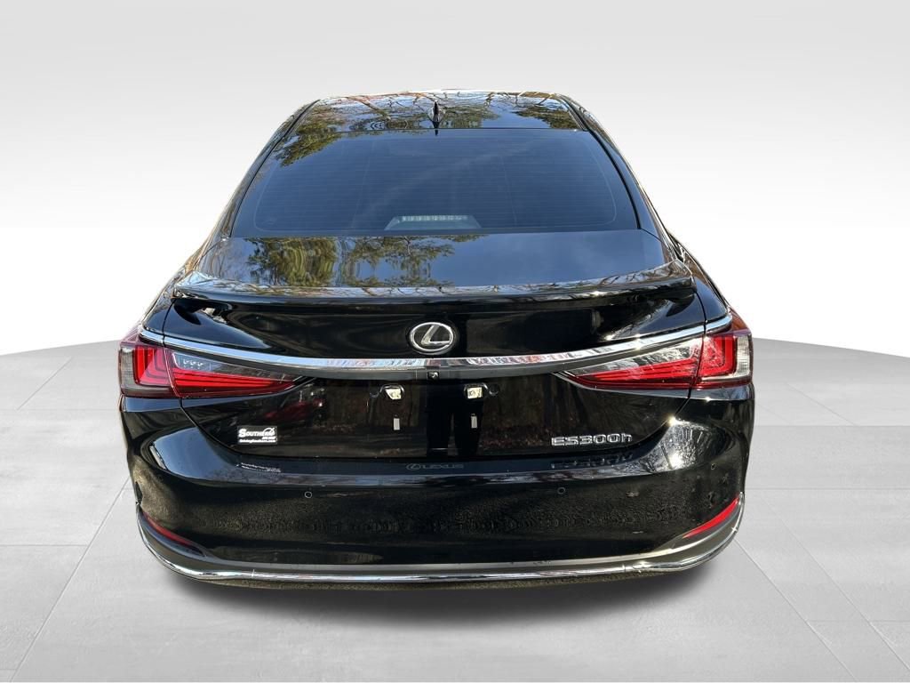 Used 2023 Lexus ES 300h w/ Premium Package image 4