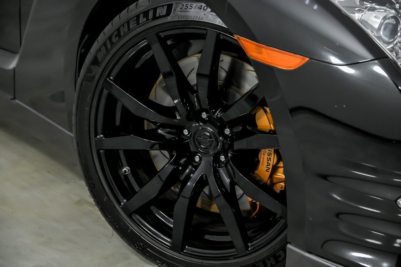 Used 2013 Nissan GT-R Premium AWD/4WD image 4