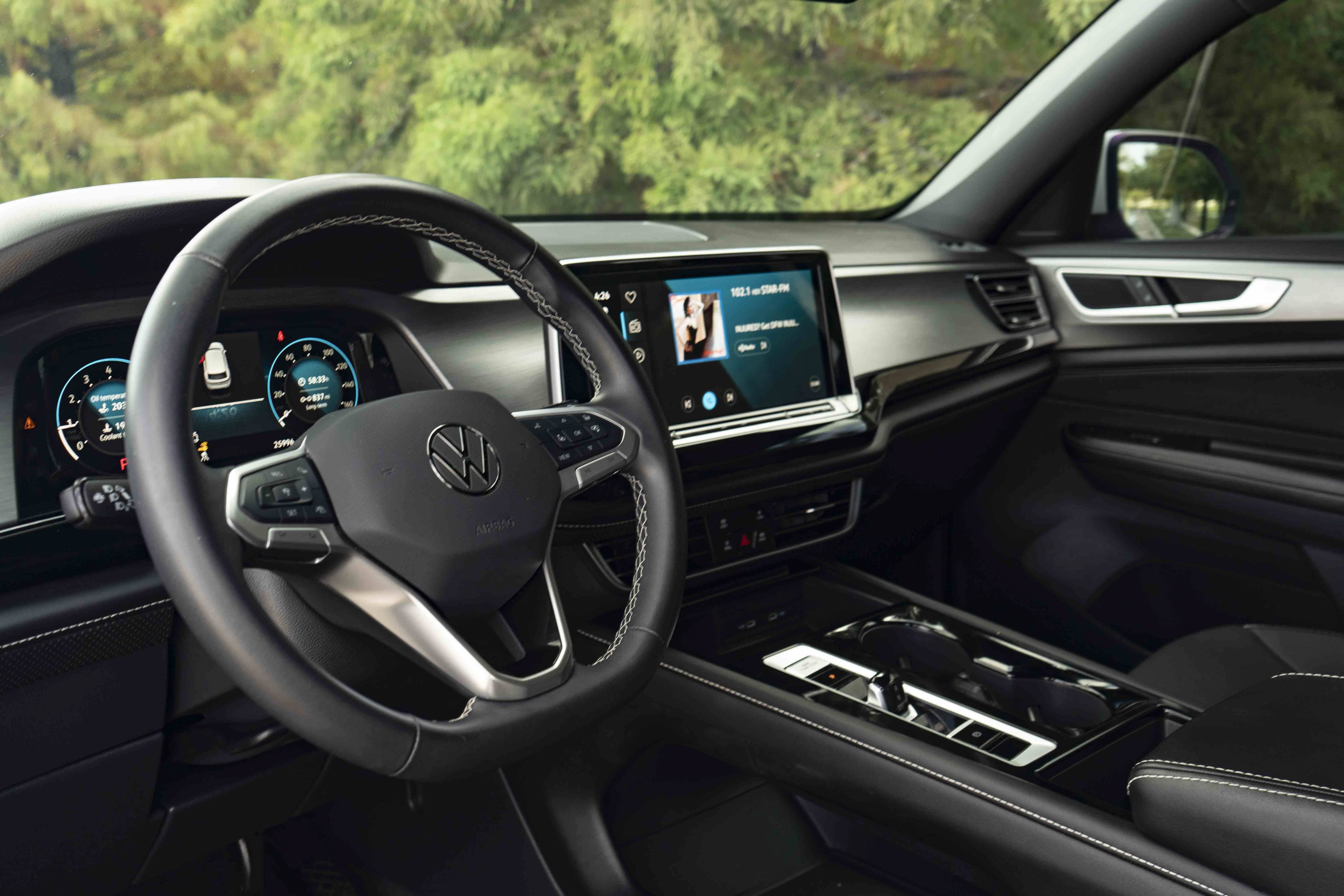 Certified 2024 Volkswagen Atlas Cross Sport SE w/ Panoramic Sunroof Package FWD image 15