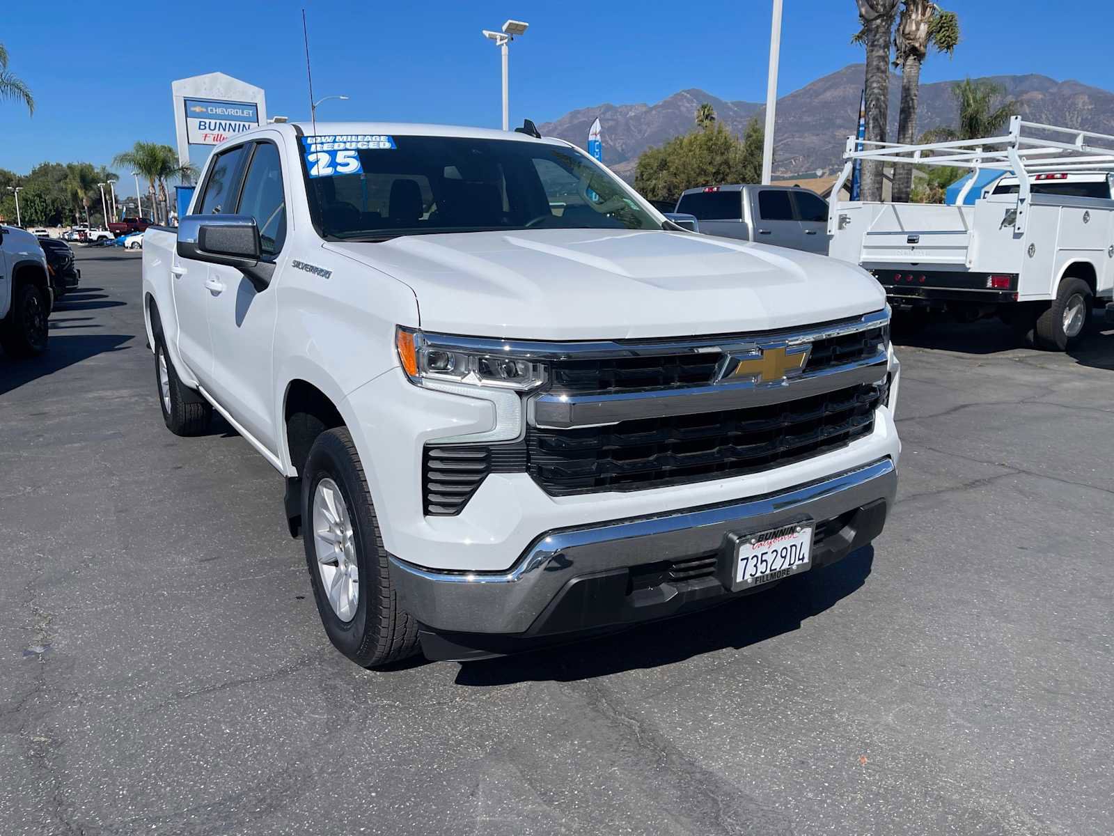 Used 2025 Chevrolet Silverado 1500 LT image 2
